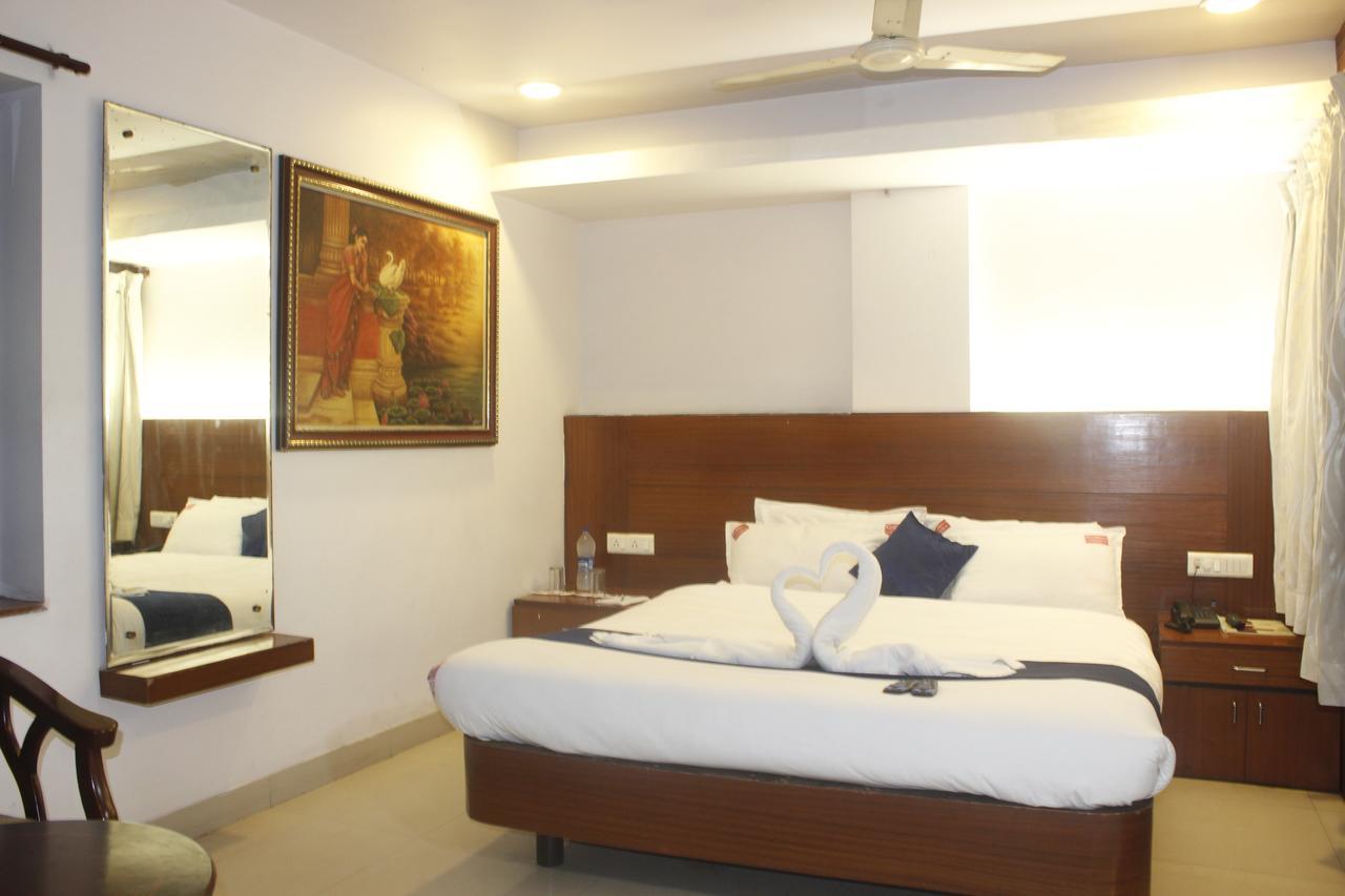 Hotel Chandra'S Visakhapatnam Bagian luar foto