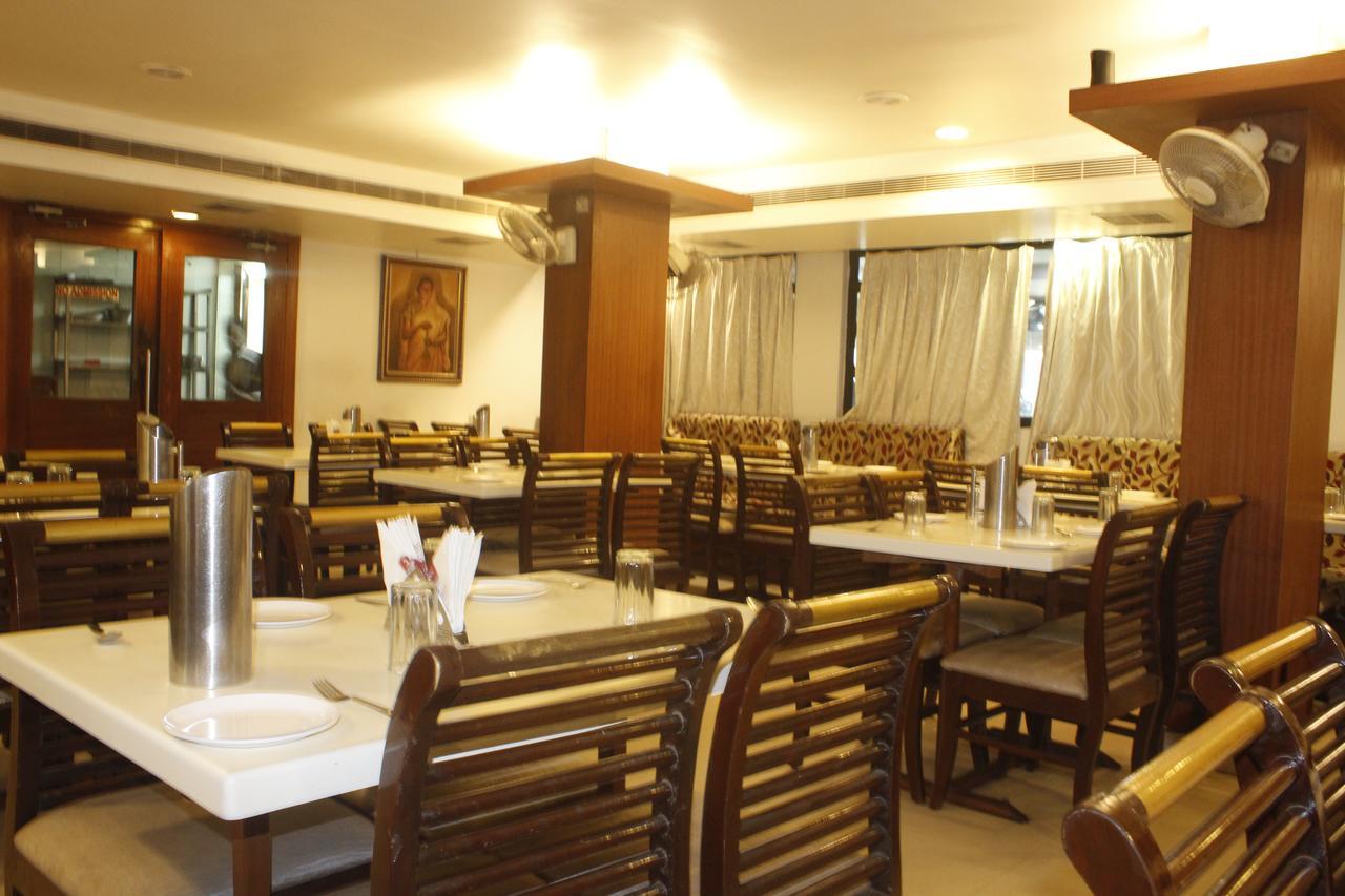 Hotel Chandra'S Visakhapatnam Bagian luar foto