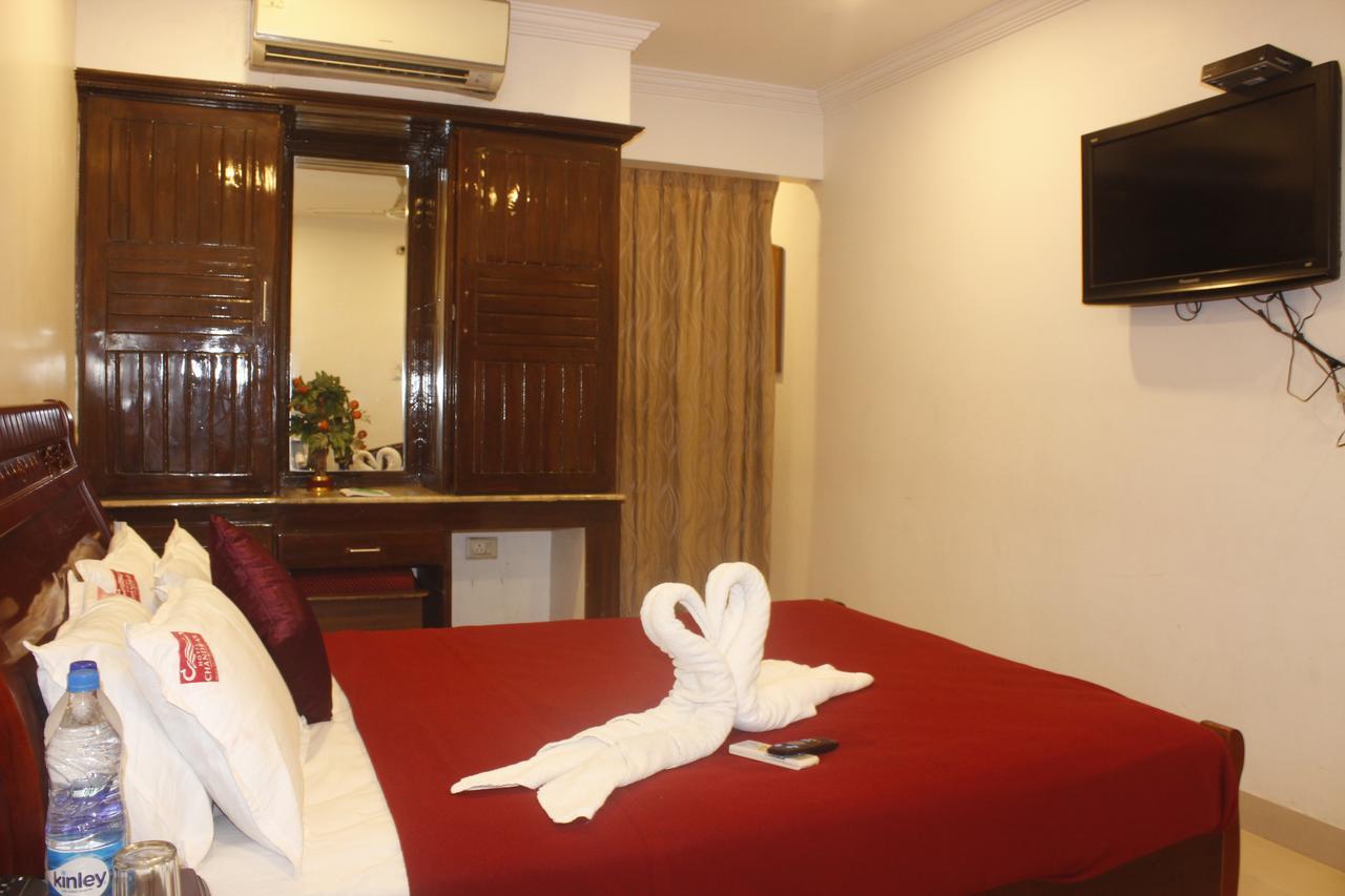 Hotel Chandra'S Visakhapatnam Bagian luar foto