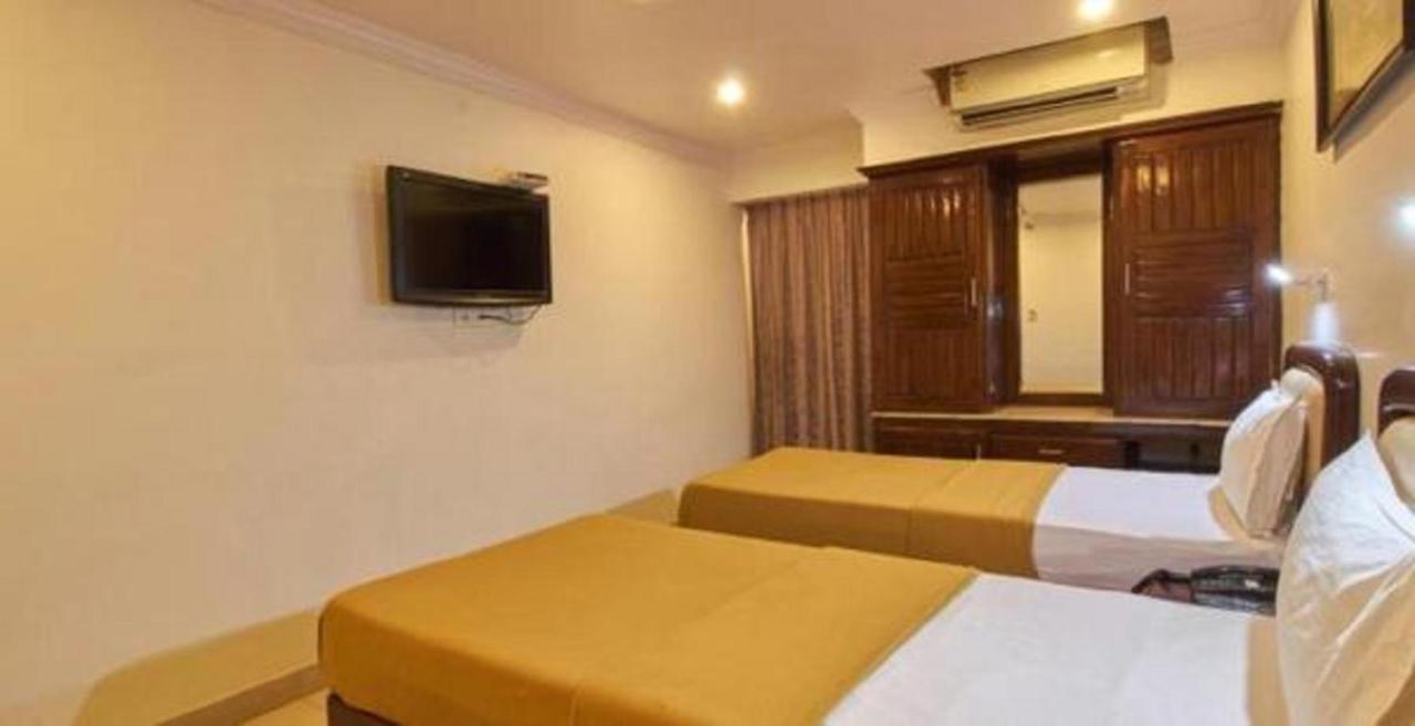 Hotel Chandra'S Visakhapatnam Bagian luar foto