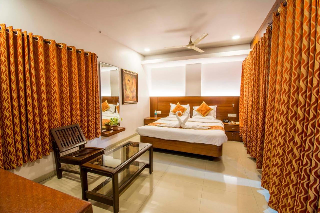 Hotel Chandra'S Visakhapatnam Bagian luar foto